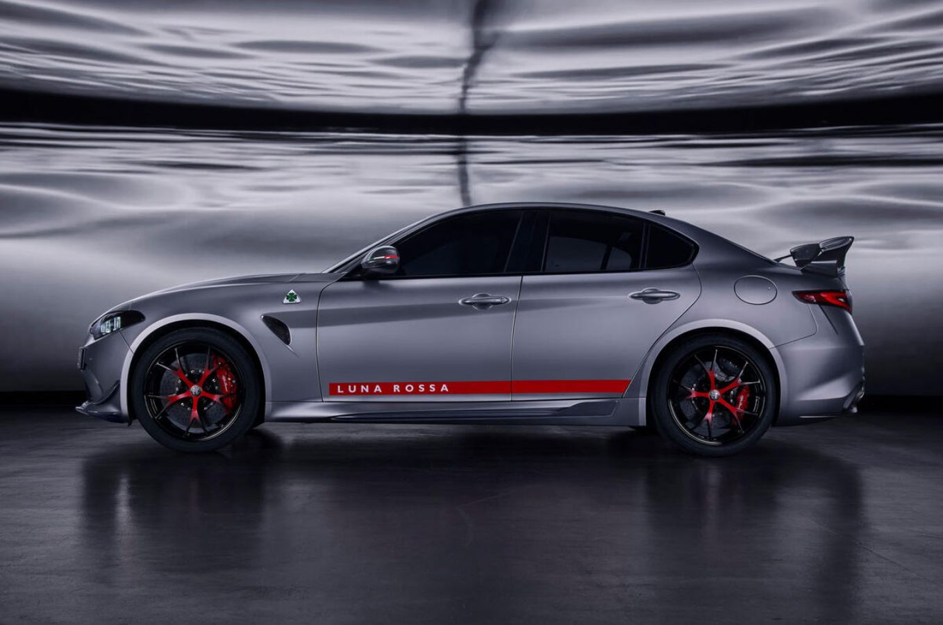 Η Alfa Romeo Giulia Quadrifoglio Luna Rossa είναι η πιο extreme Giulia
